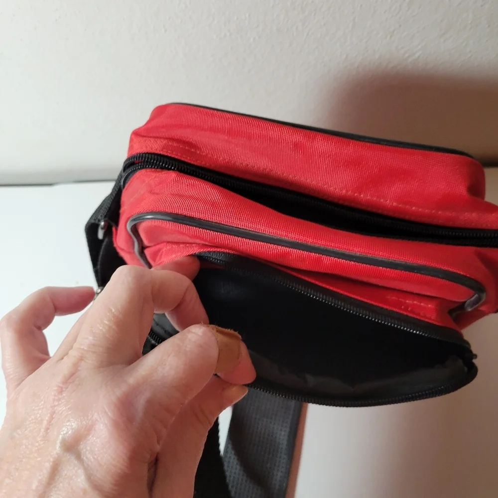 Lebo Voyager Camera bag with strap red and black